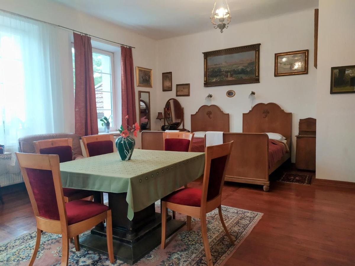 Dwor W Odonowie Εξωτερικό φωτογραφία