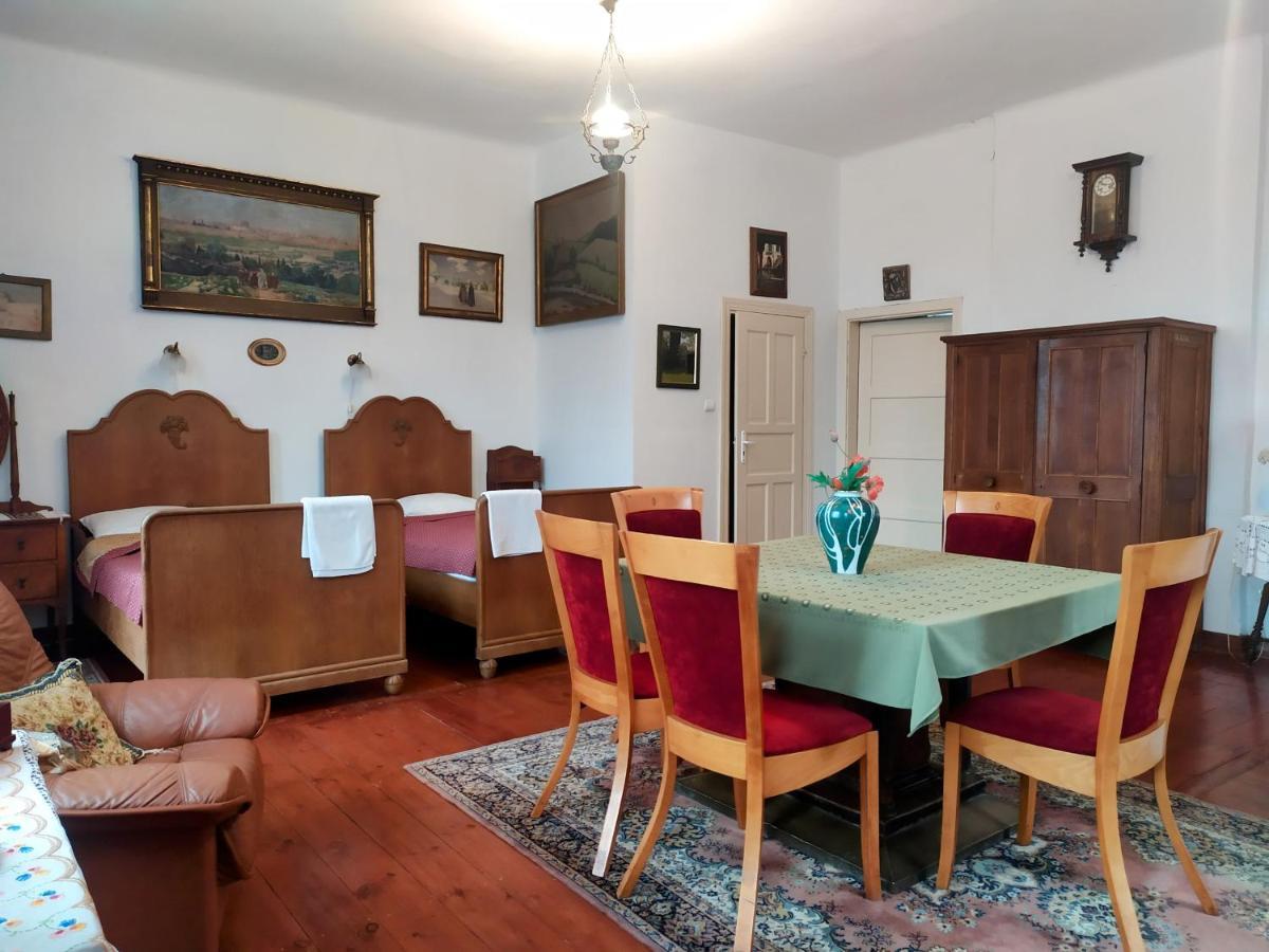 Dwor W Odonowie Εξωτερικό φωτογραφία